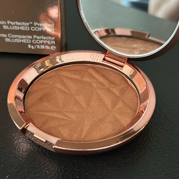 BECCA Shimmering Skin Perfector in Copper Glow Highlighter LIMITED EDITION - Picture 4 of 7